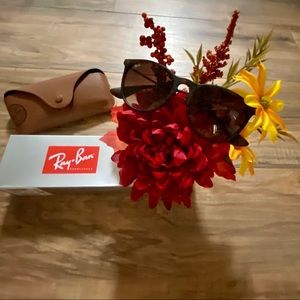 Ray-Ban Erika RB4171 Tortoise; Brown Gradient